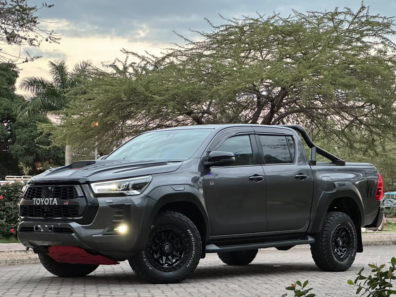 TOYOTA HILUX DOUBLE CABIN thumbnail 9